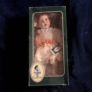 New Geppeddo Porcelain Collectible Doll Kate